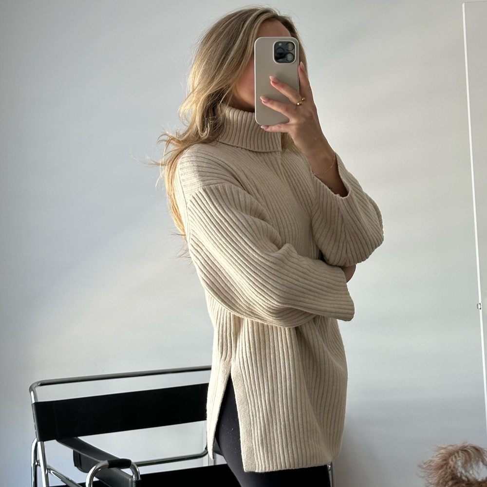 H&M Cream Turtleneck - S